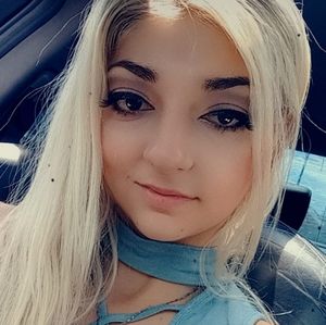 Meet your Posher, Elisa